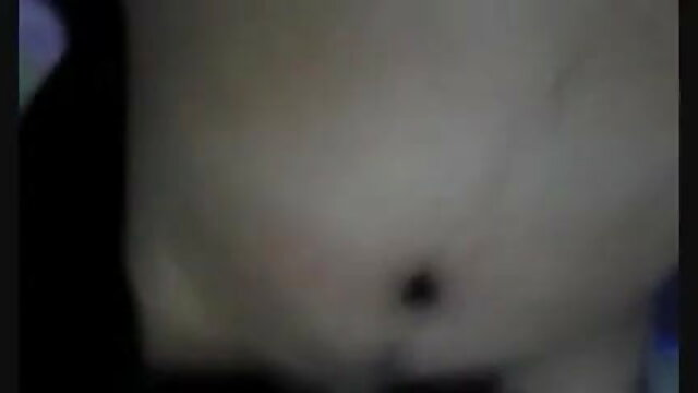 गोरा कैमरे मूवी सेक्सी ब्लू पिक्चर के सामने अपने बड़े स्तन दिखावा करता है