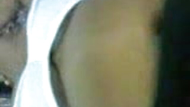 खुशी के साथ पतली रूसी लड़की एक dildo के साथ सेक्सी मूवी वीडियो पिक्चर खुद को fucks