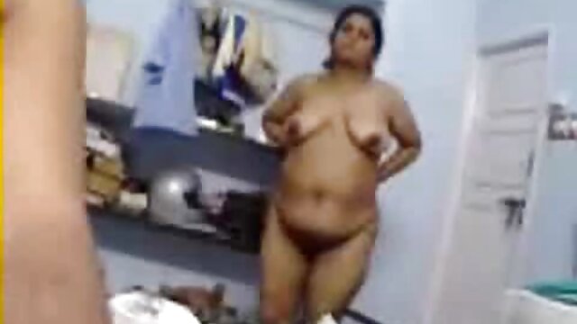 नकाब में पतली लड़की ने खड़े होते हुए सेक्सी मूवी वीडियो पिक्चर अपने प्रेमी को खुद दिया