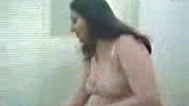 नादेज़्दा ने अपने लंबे पैर सेक्सी हिंदी पिक्चर मूवी फैलाए और अपनी चूत को एक तान दी