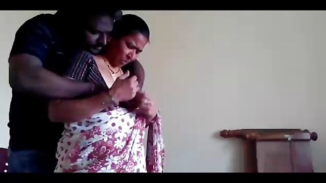 BDSM तहखाने में एक कठिन handjob से गधा चिल्लाता है और एक हुक के साथ सेक्सी वीडियो ब्लू पिक्चर मूवी नग्न दास