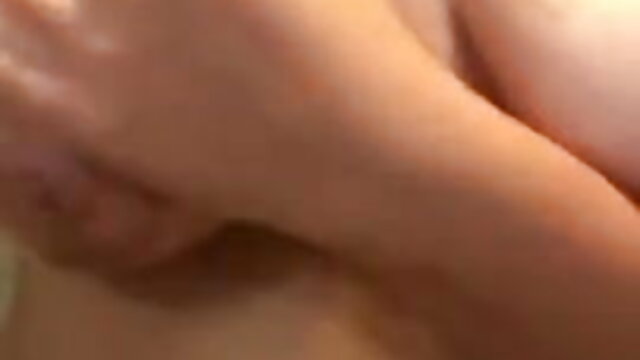 जापानी महिला ने उसकी बालों वाली वीडियो में सेक्सी पिक्चर मूवी चूत को सहलाया, और उसने एक स्तन दिया