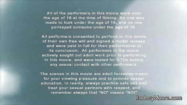 रेडहेड टीना ने पेंटीहोज में एक छेद के माध्यम से गड़बड़ किया सेक्सी पिक्चर वीडियो मूवी