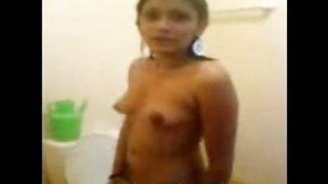 समलैंगिक सेक्सी ब्लू पिक्चर हिंदी मूवी बीडीएसएम महिला लाल-गर्म दीपक के साथ गोरा के नग्न शरीर को जलाती है