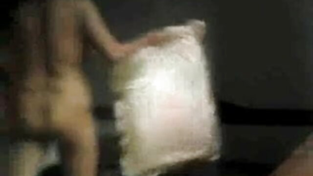 एक स्ट्रैपआन पर एक पेपर बैग को चिकी करना एक आदमी को हिंदी सेक्सी पिक्चर फुल मूवी वीडियो चूसना बनाता है